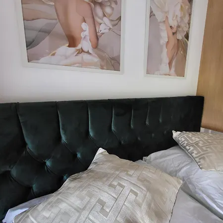 Doris Apartment Nin