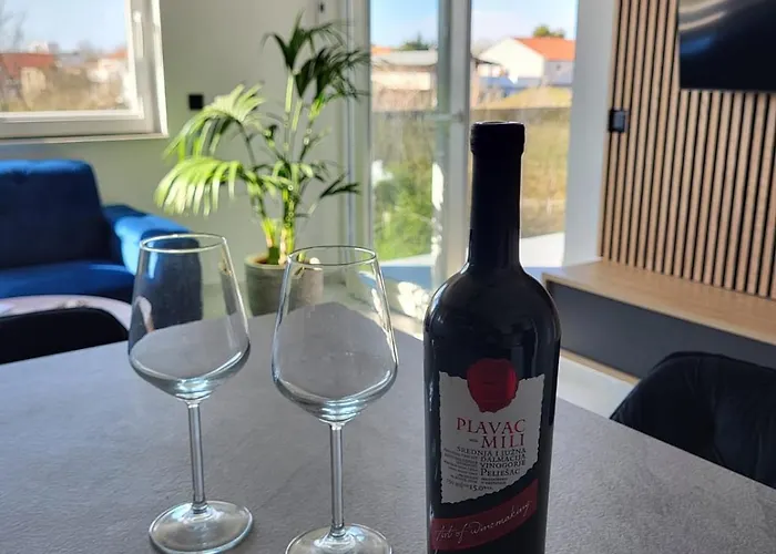 Апартаменты Doris Нин